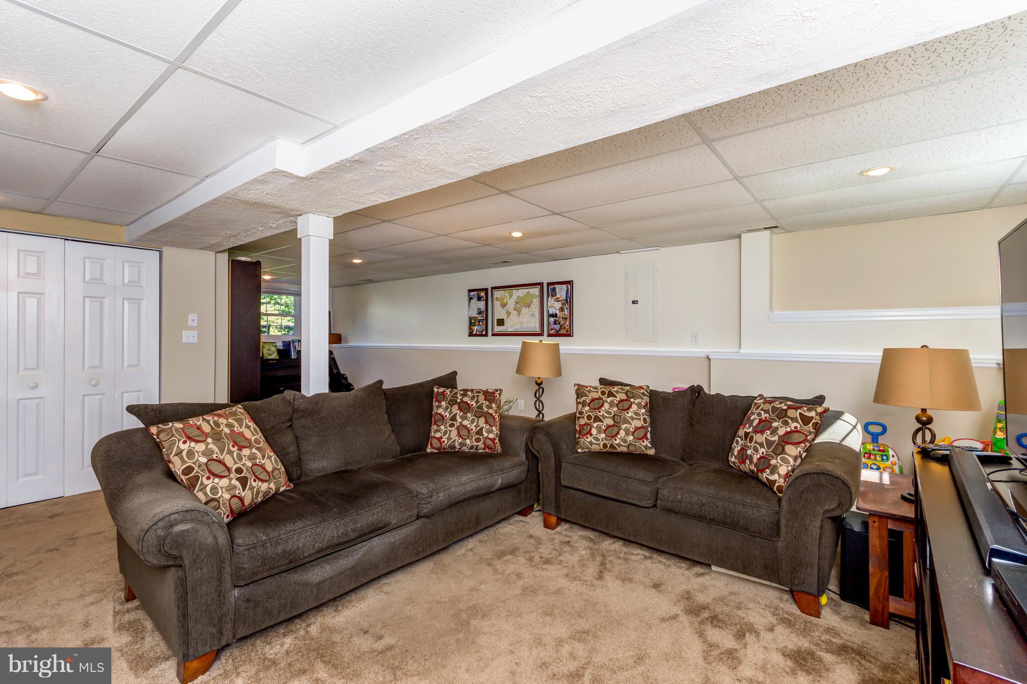 962 Firestone Road Westminster, MD 21158 - Photo 21 of 30 Living Room