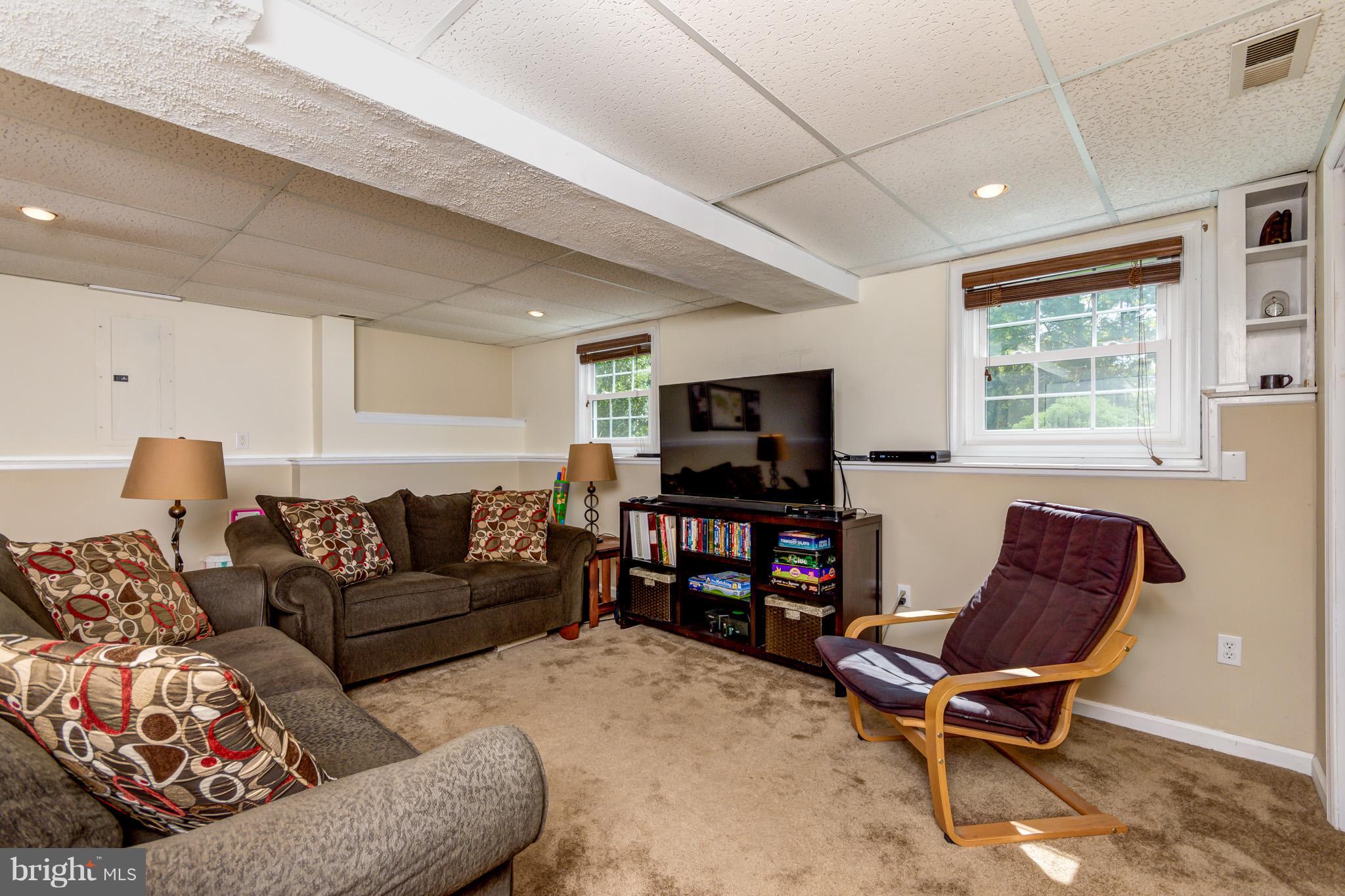 962 Firestone Road Westminster, MD 21158 - Photo 22 of 30 Living Room
