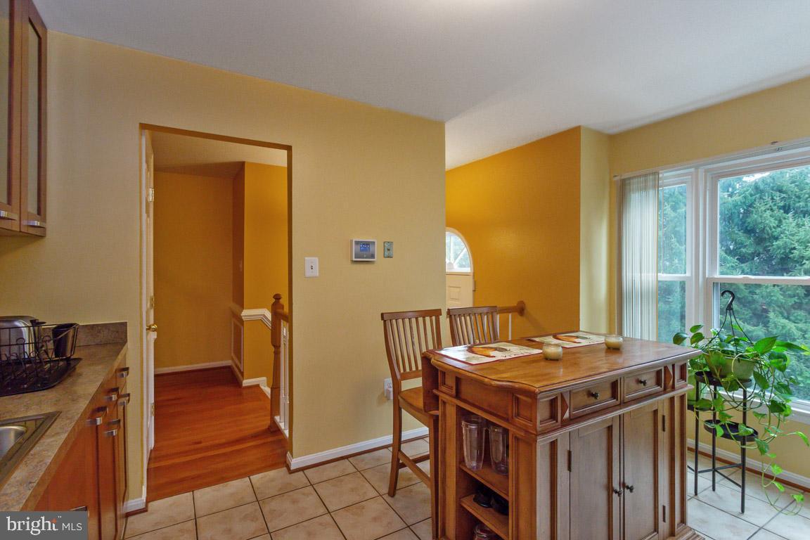 8303 Ridge Crossing Lane Springfield, VA 22152 - Photo 5 of 25 Eat-in Kitchen