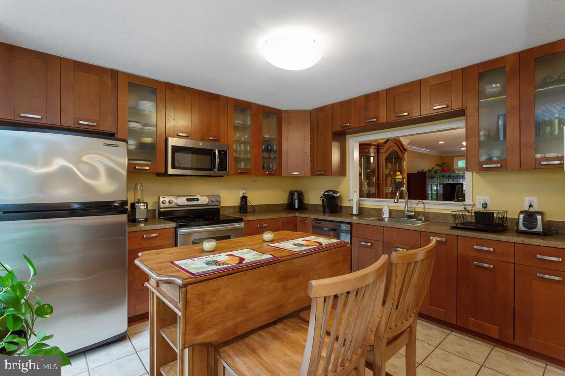 8303 Ridge Crossing Lane Springfield, VA 22152 - Photo 6 of 25 Kitchen