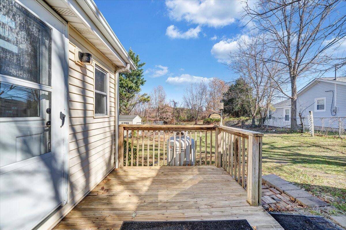 505 Republic Road Christiansburg, VA 24073 - Photo 27 of 51 Side Deck