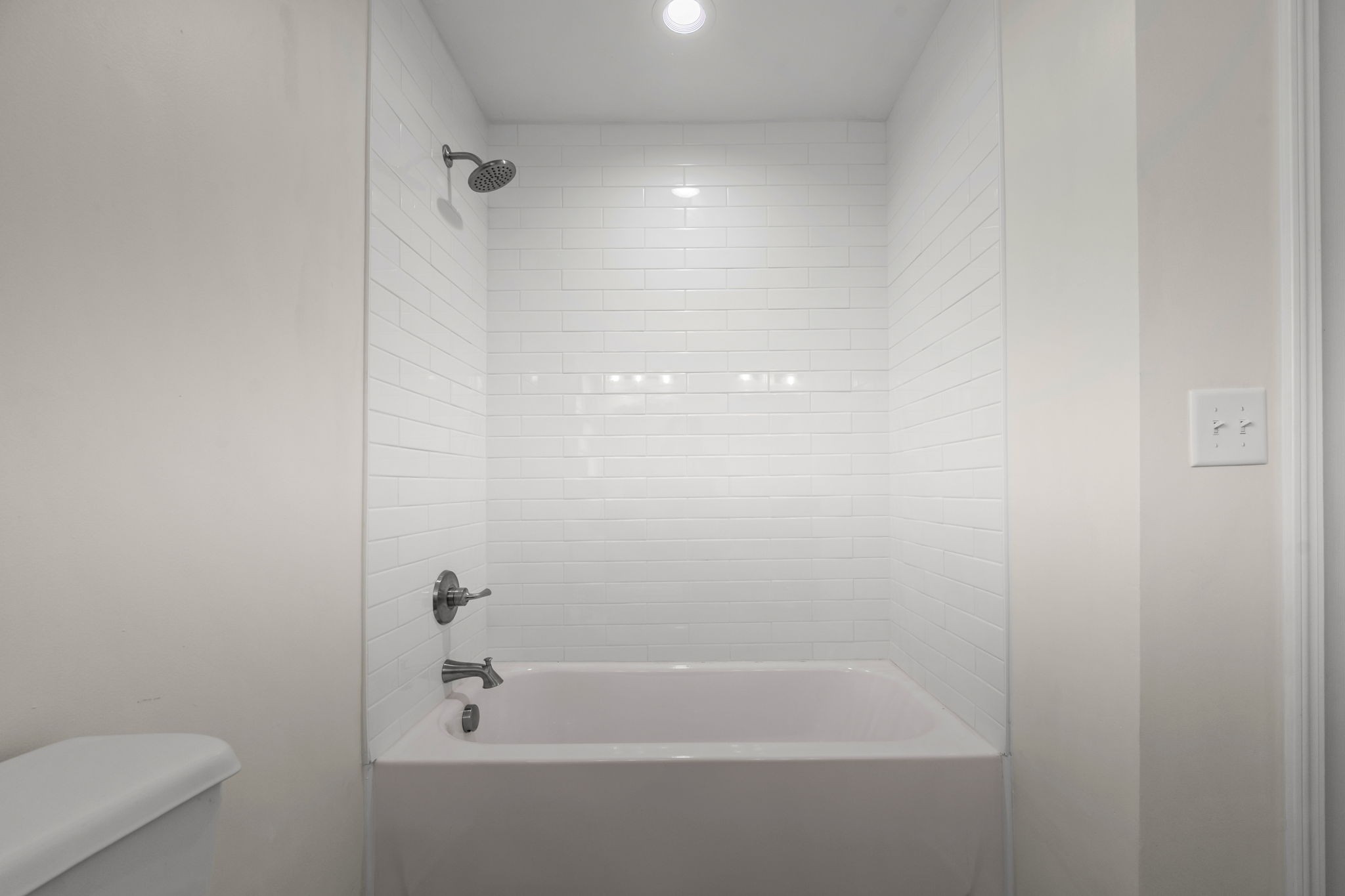 456 Whites Gap Road Huntland, TN 37345 - Photo 19 of 35 a bathroom with a bathtub