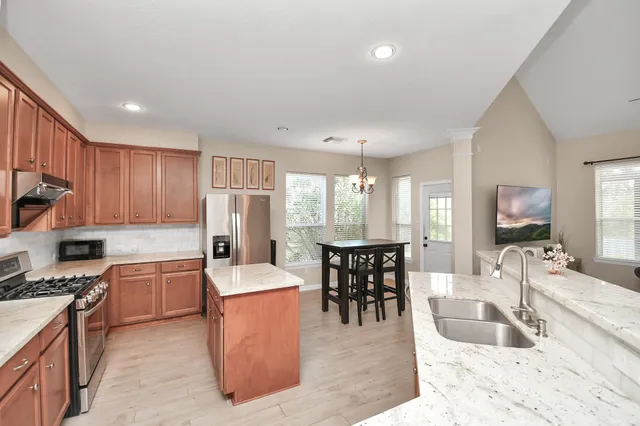 $2,700 | 11407 Creekwood Hills Lane, Houston, TX 77070