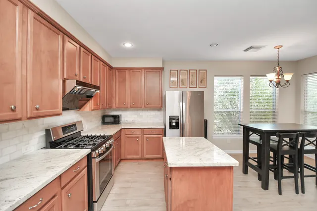 $2,700 | 11407 Creekwood Hills Lane, Houston, TX 77070