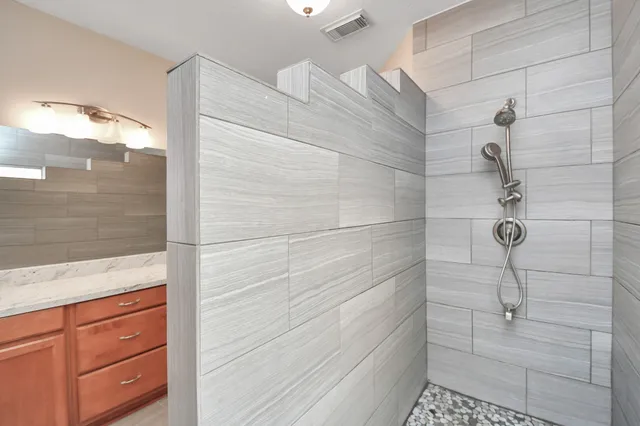 $2,700 | 11407 Creekwood Hills Lane, Houston, TX 77070