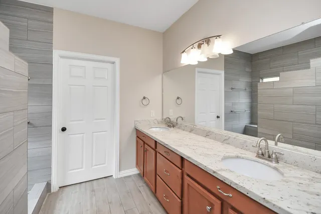 $2,700 | 11407 Creekwood Hills Lane, Houston, TX 77070