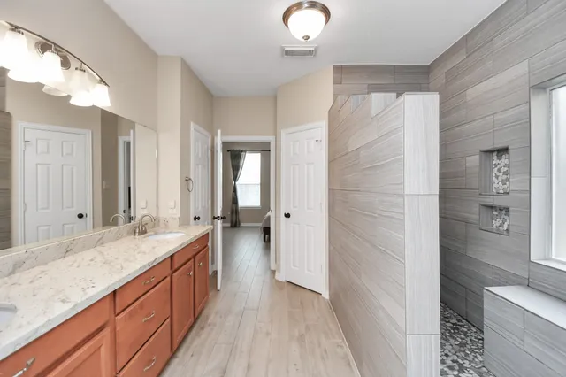 $2,700 | 11407 Creekwood Hills Lane, Houston, TX 77070