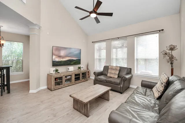 $2,700 | 11407 Creekwood Hills Lane, Houston, TX 77070