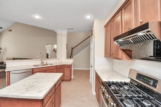 $2,700 | 11407 Creekwood Hills Lane, Houston, TX 77070