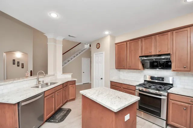 $2,700 | 11407 Creekwood Hills Lane, Houston, TX 77070