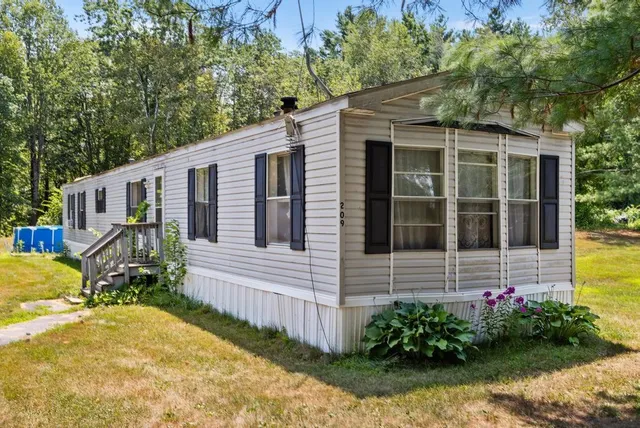 $329,000 | 209 Hampstead Road, Derry, NH 03038