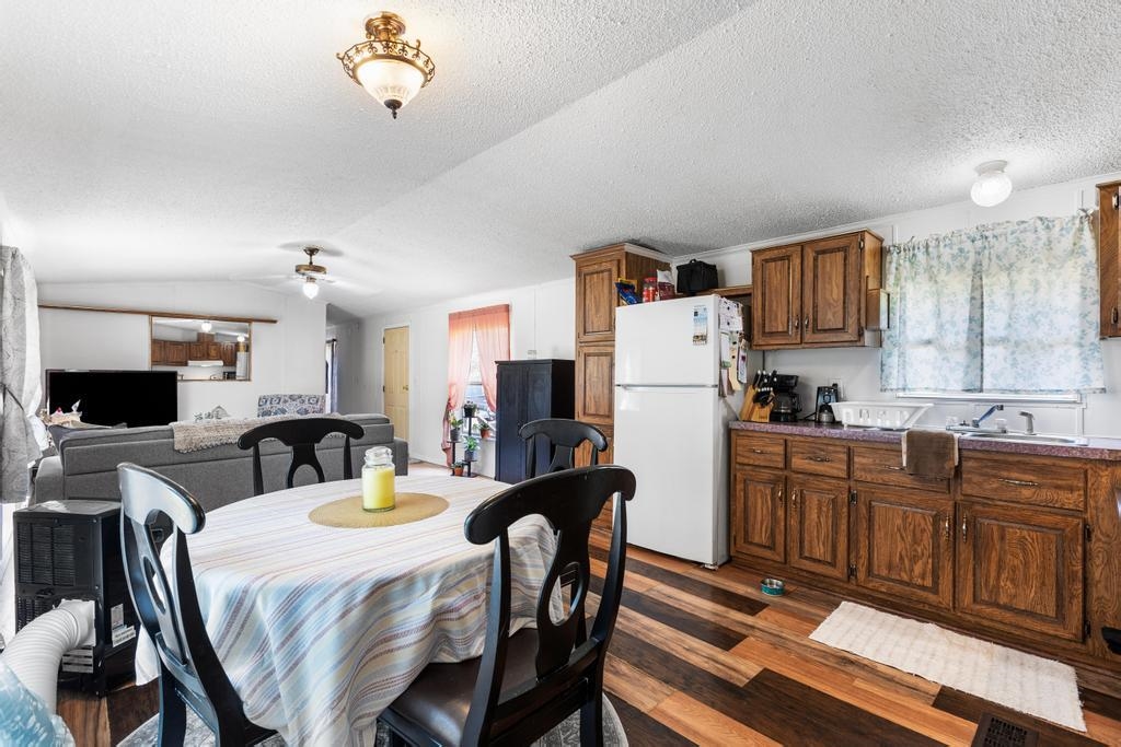 209 Hampstead Road Derry, NH 03038 - Photo 11 of 25