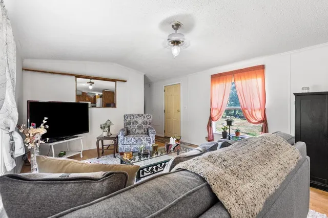 $315,000 | 209 Hampstead Road, Derry, NH 03038