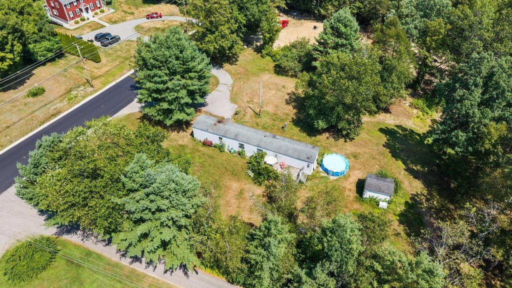 209 Hampstead Road Derry, NH 03038 - Photo 2 of 25