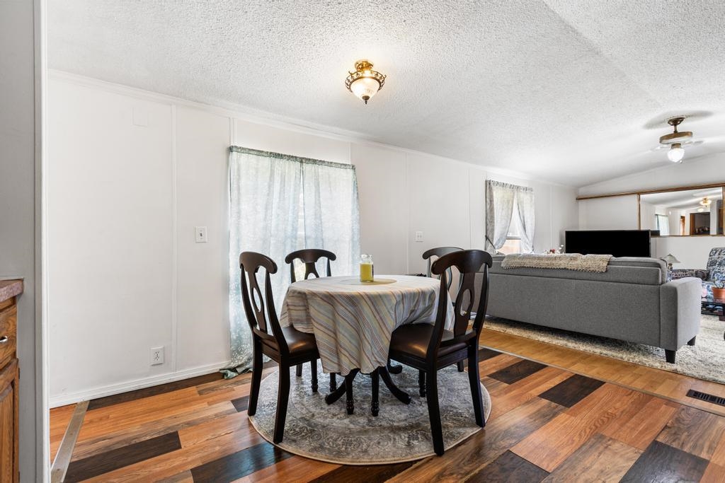 209 Hampstead Road Derry, NH 03038 - Photo 4 of 25