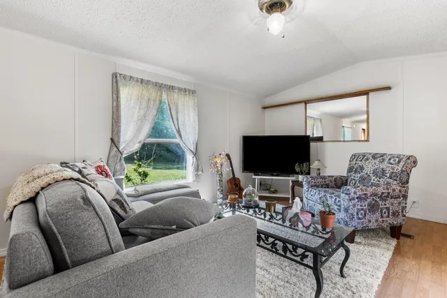 $315,000 | 209 Hampstead Road, Derry, NH 03038