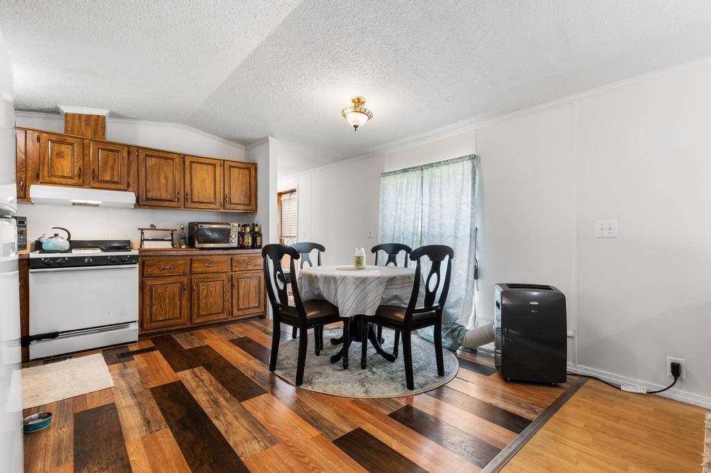 209 Hampstead Road Derry, NH 03038 - Photo 9 of 25