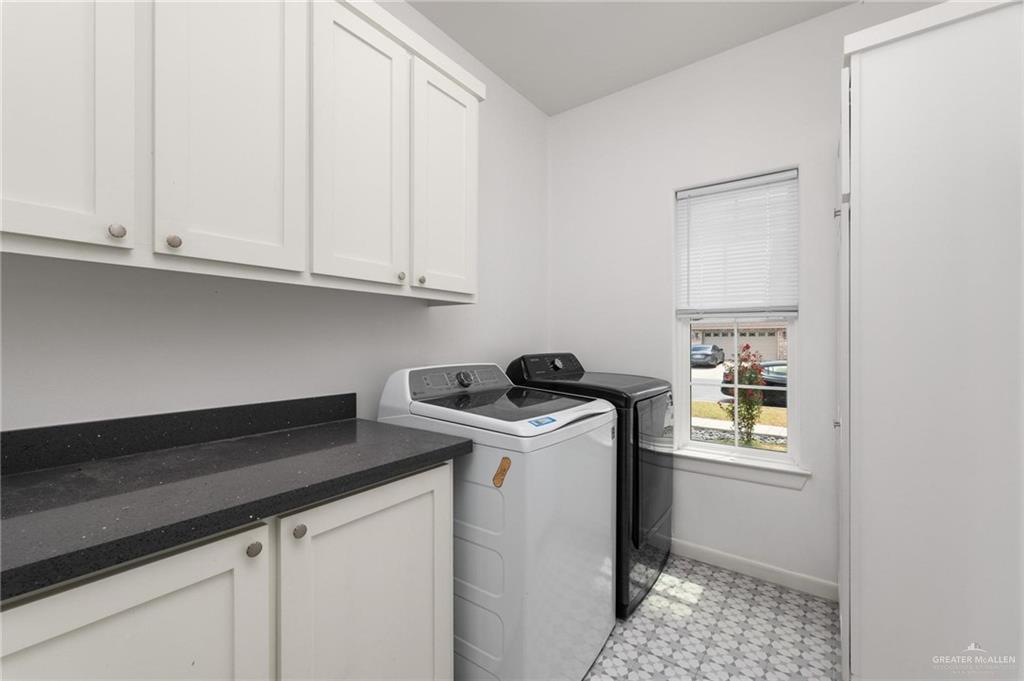 405 Scarlett Red Harlingen, TX 78552 - Photo 11 of 15 a utility room with sink dryer and washer