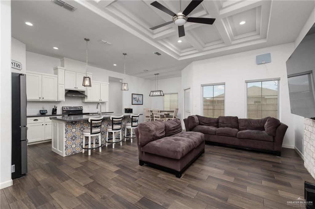 405 Scarlett Red Harlingen, TX 78552 - Photo 3 of 15 a living room with furniture kitchen view and a large window