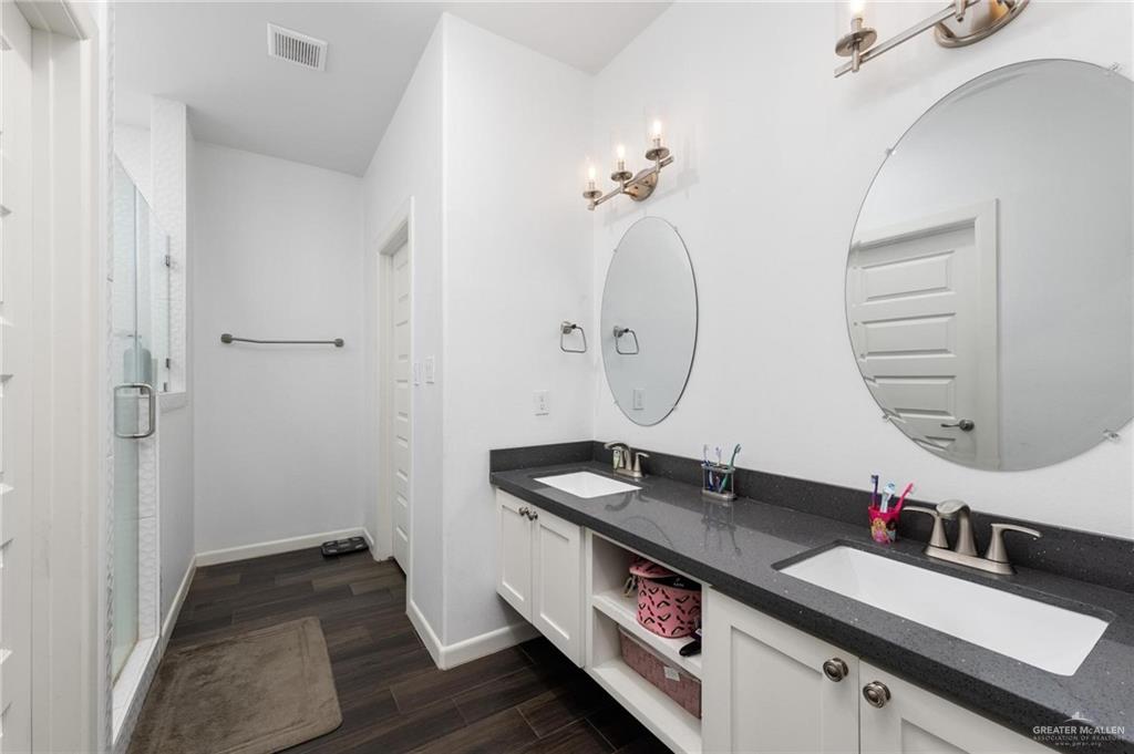 405 Scarlett Red Harlingen, TX 78552 - Photo 10 of 15 a bathroom with a sink and a mirror