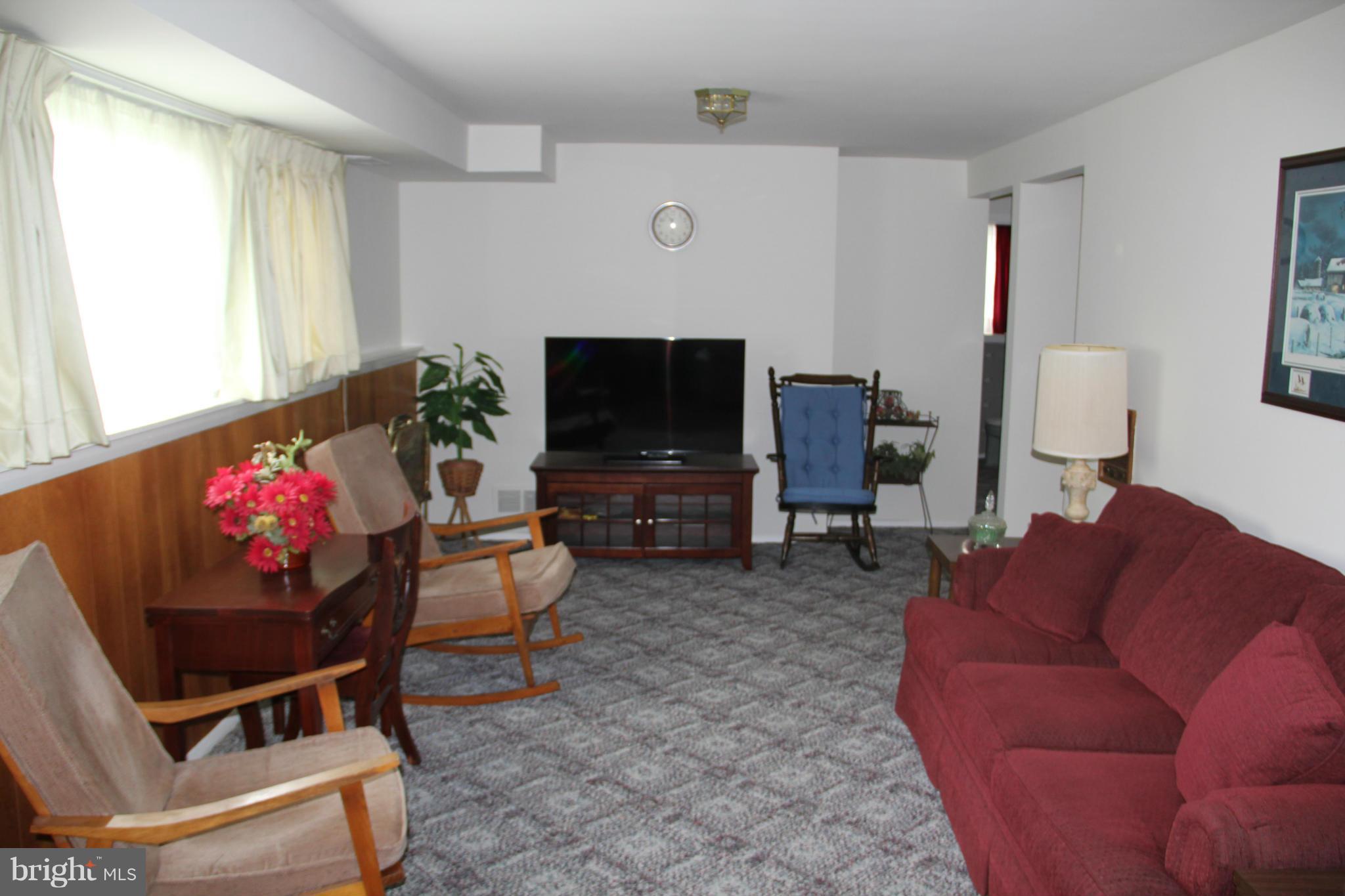 8919 Parlo Road Baltimore, MD 21236 - Photo 20 of 25 Family Room