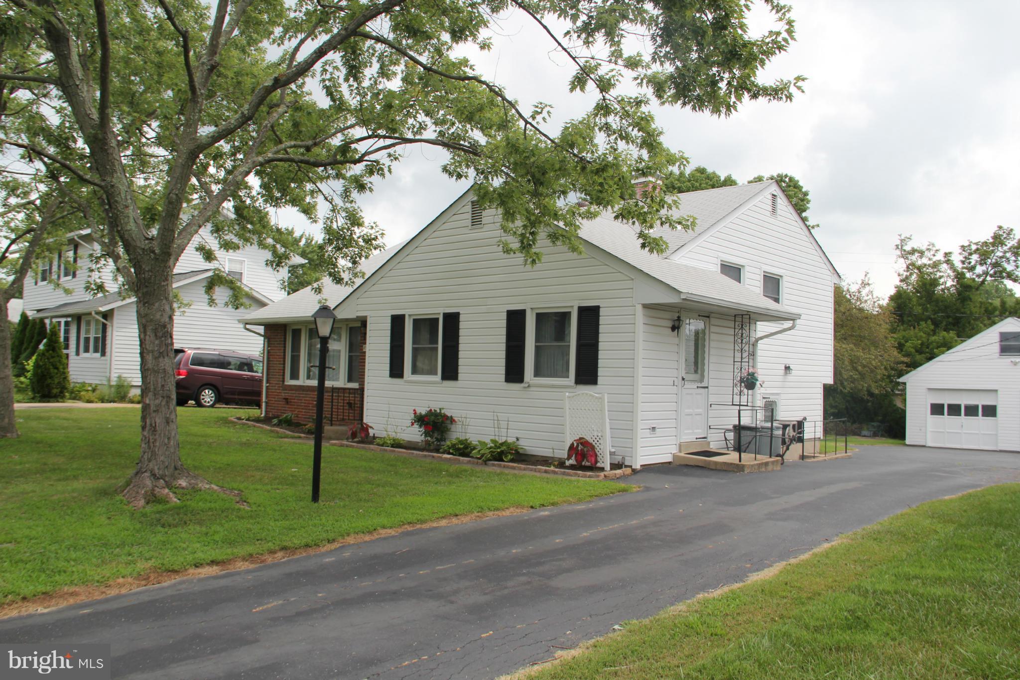 8919 Parlo Road Baltimore, MD 21236 - Photo 3 of 25 Exterior (Front)