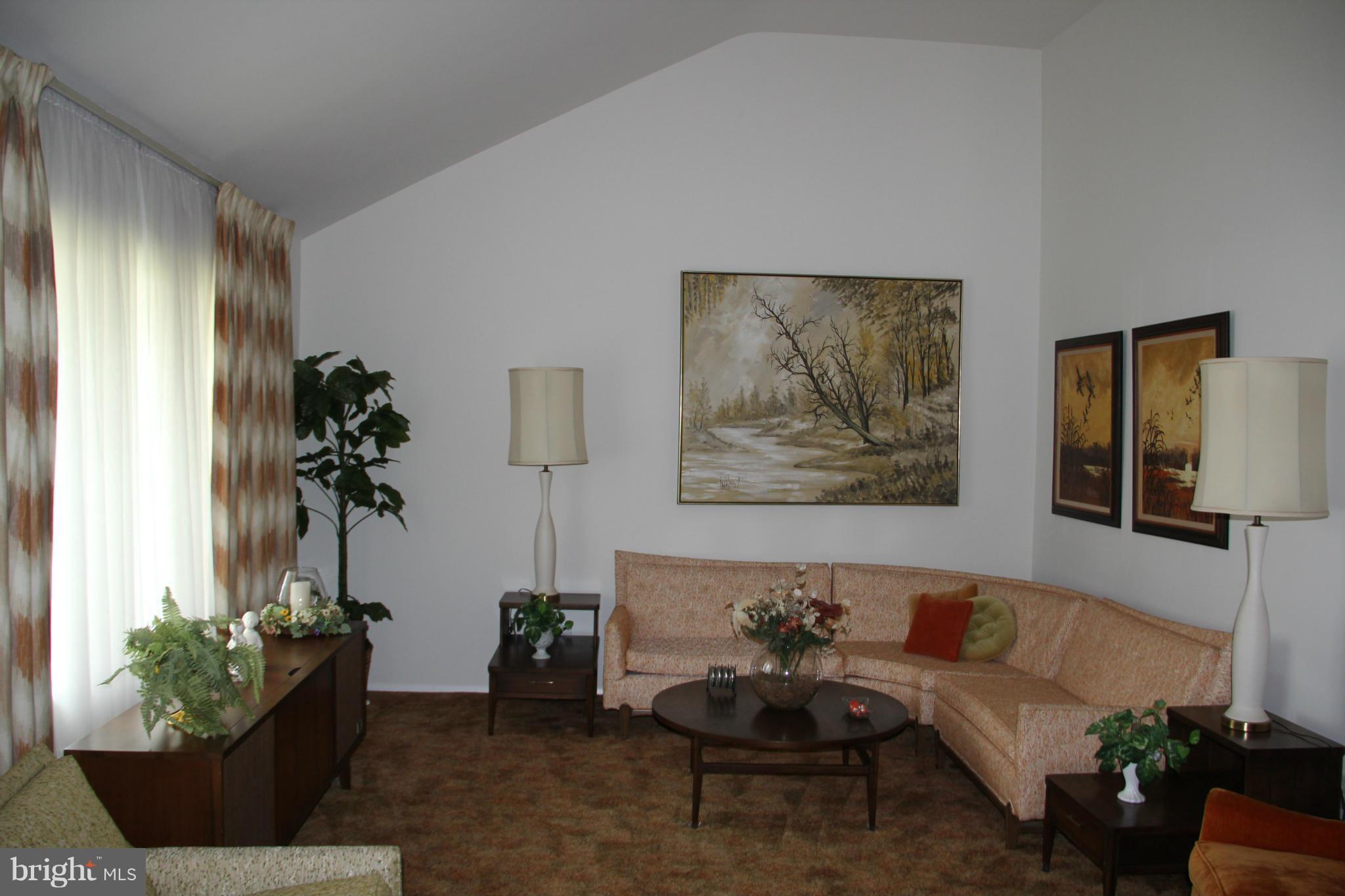 8919 Parlo Road Baltimore, MD 21236 - Photo 7 of 25 Living Room