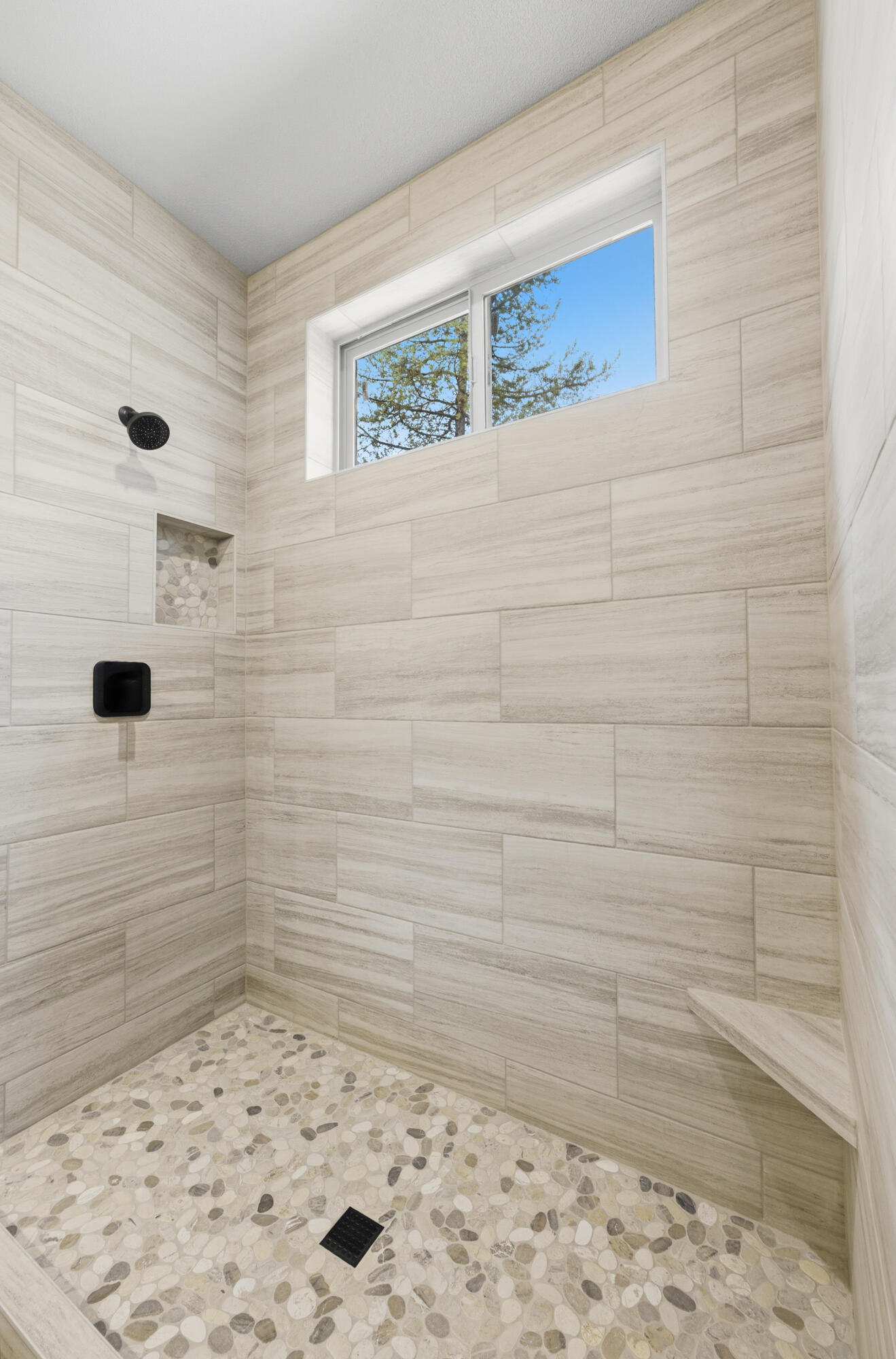 16083 Dyke Road, Unit 9 La Pine, OR 97739 - Photo 25 of 53 a bathroom with a shower