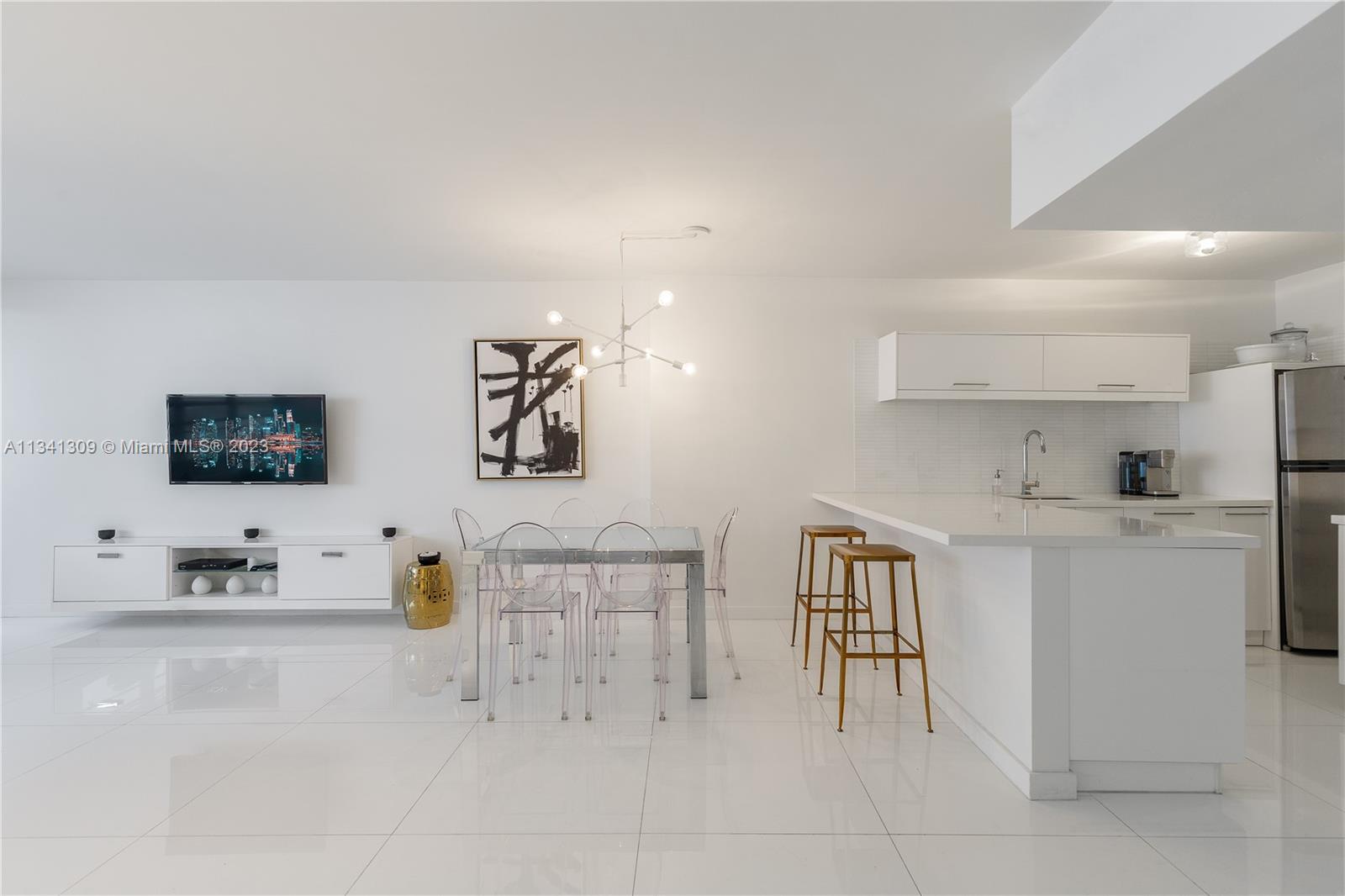 100 Lincoln Road, Unit 835 Miami Beach, FL 33139 - Photo 5 of 15 Gallery Image 5