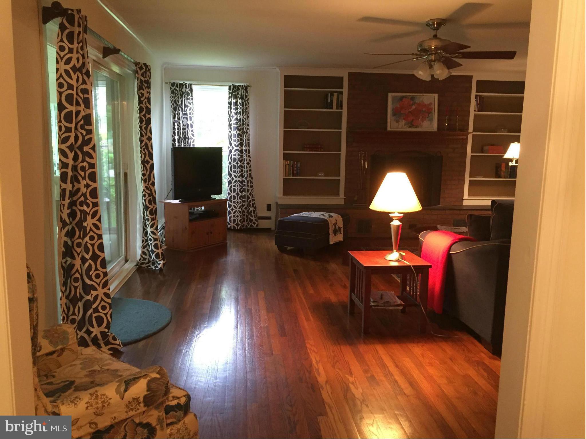 13 Hatsawap Road Cambridge, MD 21613 - Photo 11 of 30 Family Room