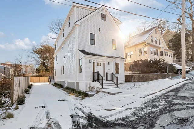 $979,000 | 142 A Birch Street, Unit A, Boston, MA 02131