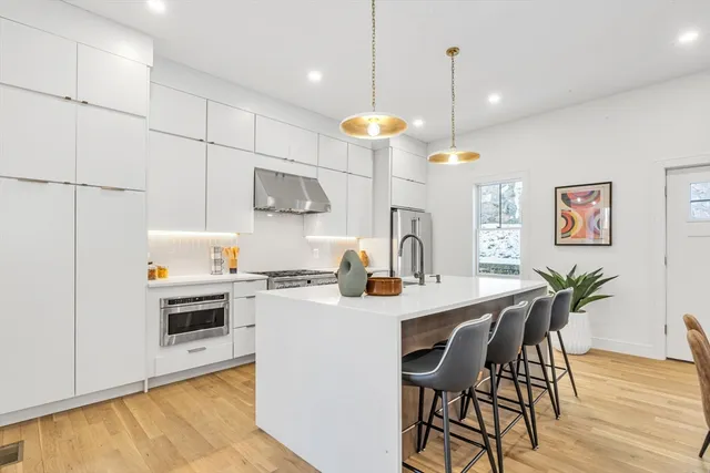 $979,000 | 142 A Birch Street, Unit A, Boston, MA 02131