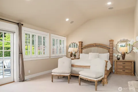 $3,645,000 | 10910 Northeast 18th Place, Bellevue, WA 98004