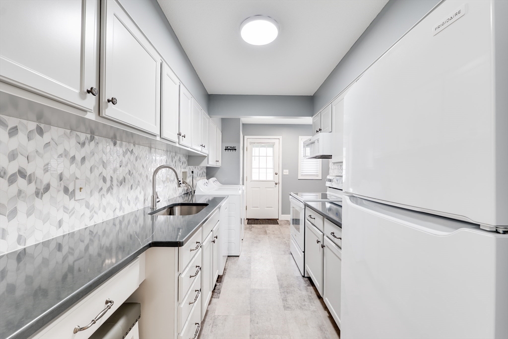 76 Kelley Road, Unit 76 Chicopee, MA 01022 - Photo 2 of 25