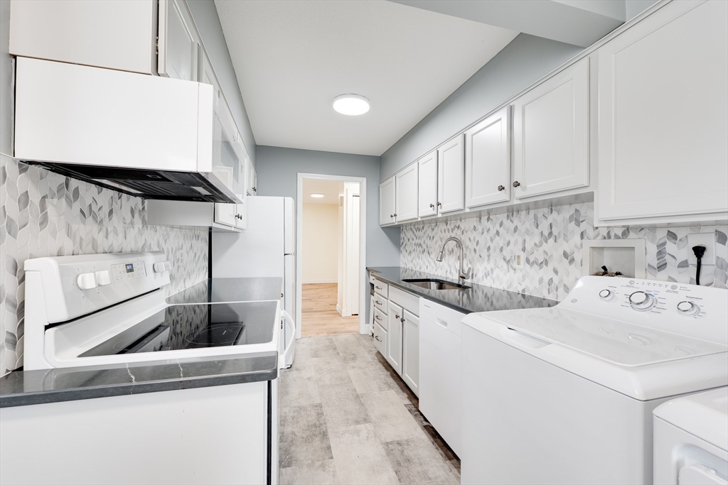 76 Kelley Road, Unit 76 Chicopee, MA 01022 - Photo 3 of 25