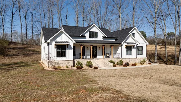 $1,050,000 | 835 Edgewater Way, Jasper, TN 37347