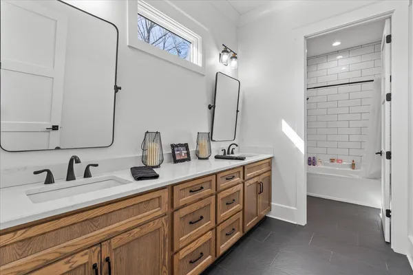 $1,050,000 | 835 Edgewater Way, Jasper, TN 37347