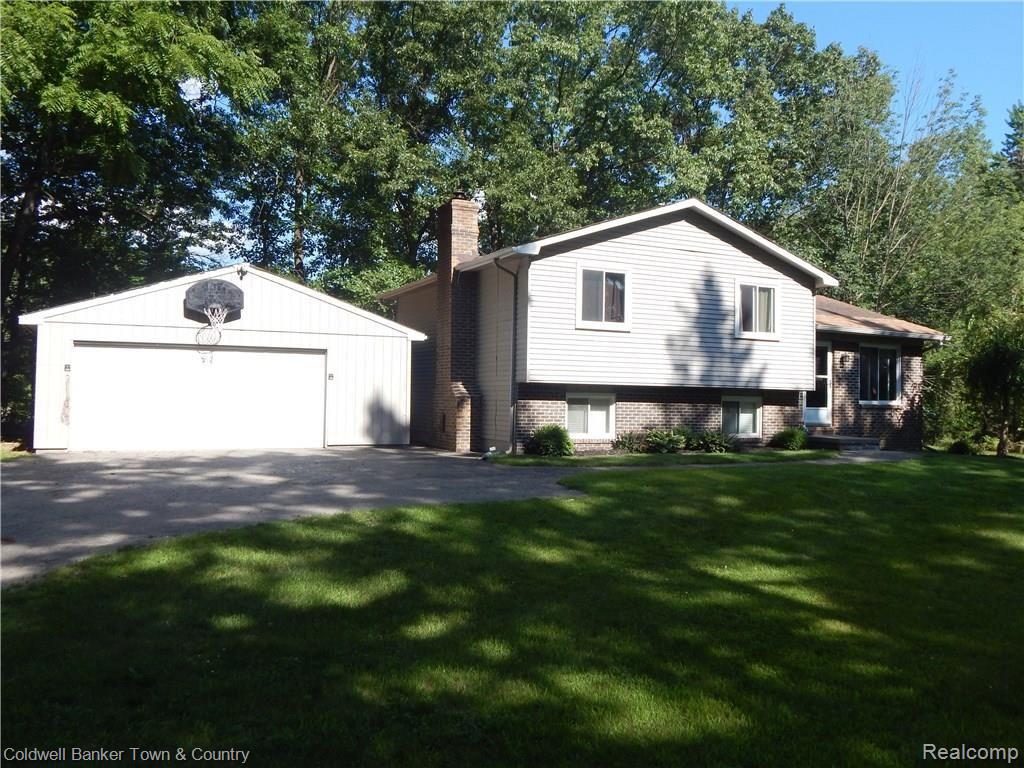 4401 Dutcher Road Howell, MI 48843 - Photo 11 of 11 Dutcherfront.JPG