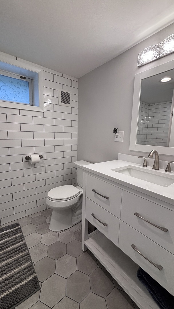 389 Addison Road Riverside, IL 60546 - Photo 9 of 15