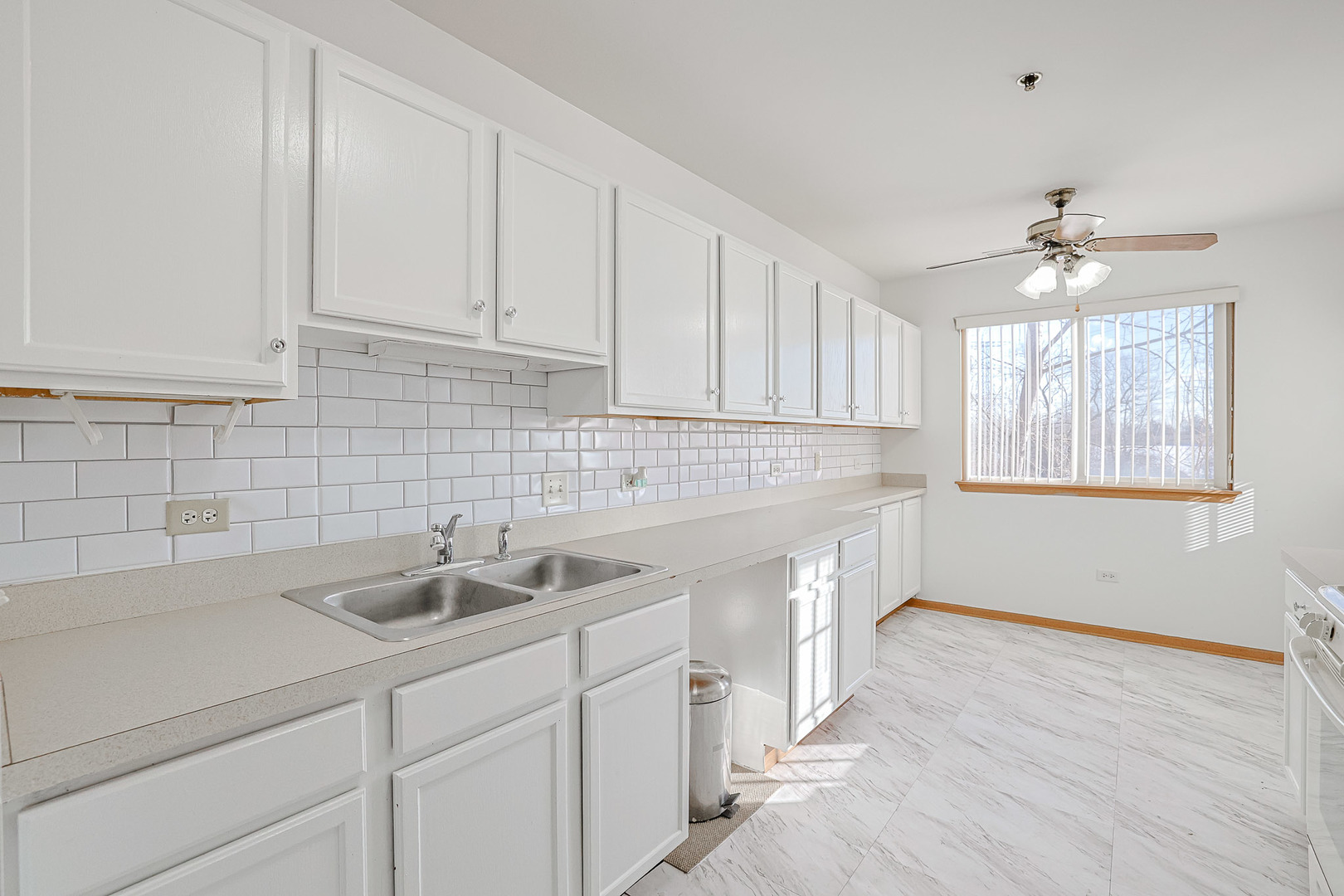 881 North Swift Road, Unit 206 Addison, IL 60101 - Photo 11 of 25