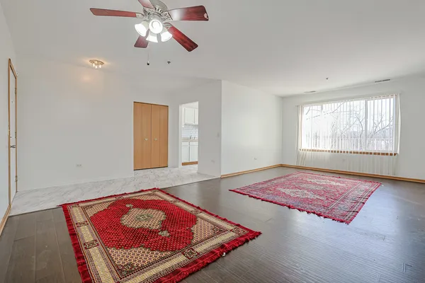 $249,500 | 881 North Swift Road, Unit 206, Addison, IL 60101