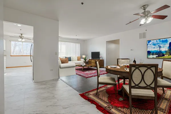 $249,500 | 881 North Swift Road, Unit 206, Addison, IL 60101