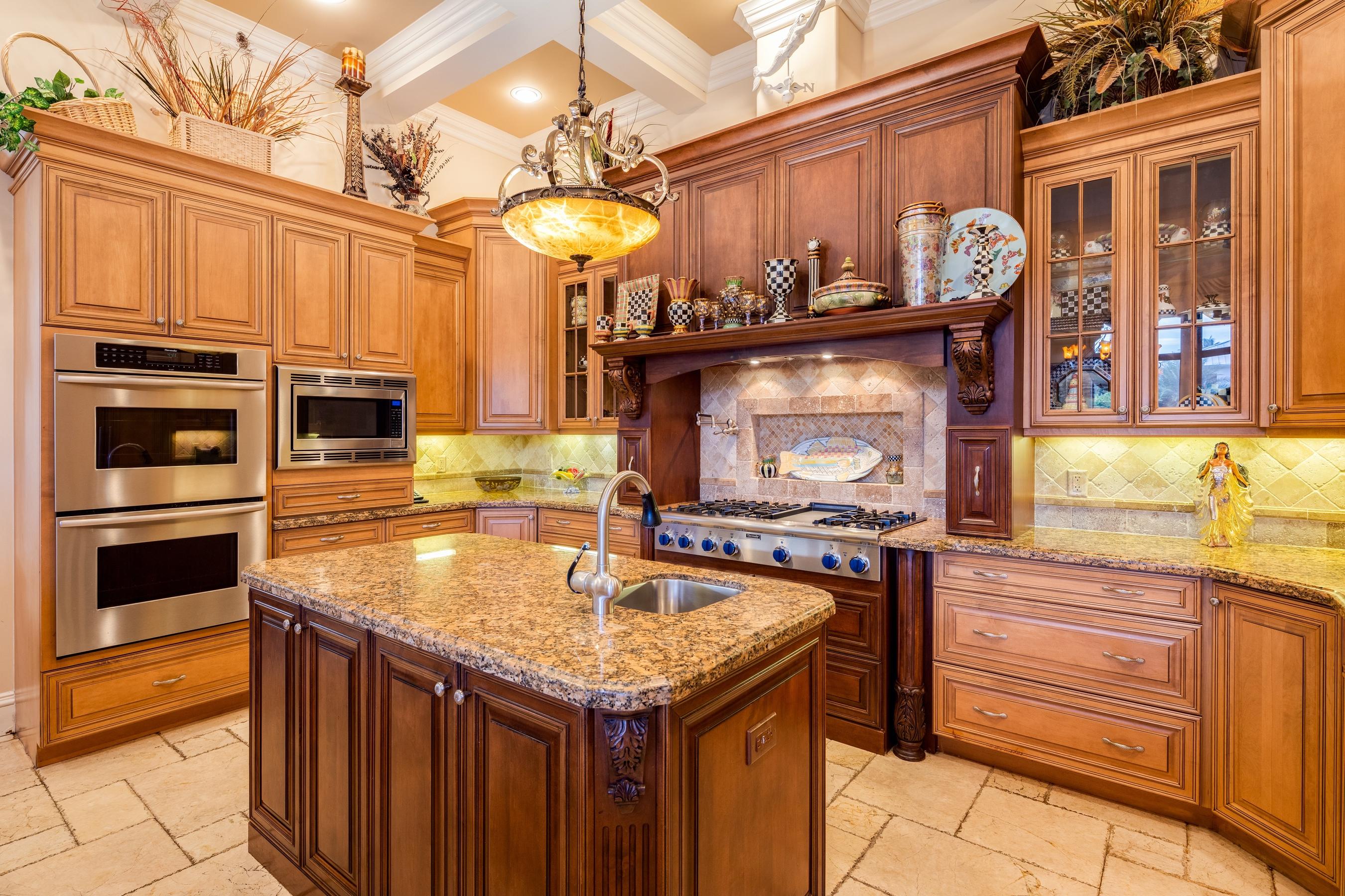 2324 Northeast 28th Street Lighthouse Point, FL 33064 - Photo 14 of 51 Kitchen 1