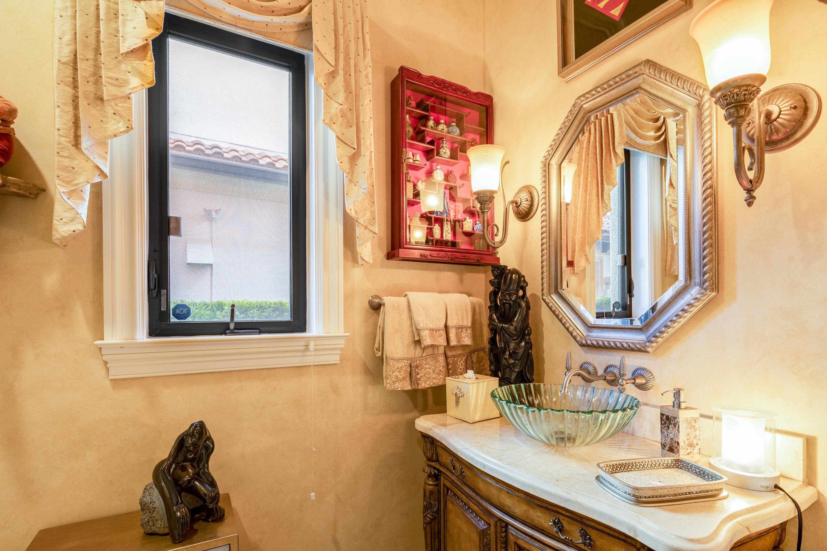 2324 Northeast 28th Street Lighthouse Point, FL 33064 - Photo 21 of 51 Powder Room 1