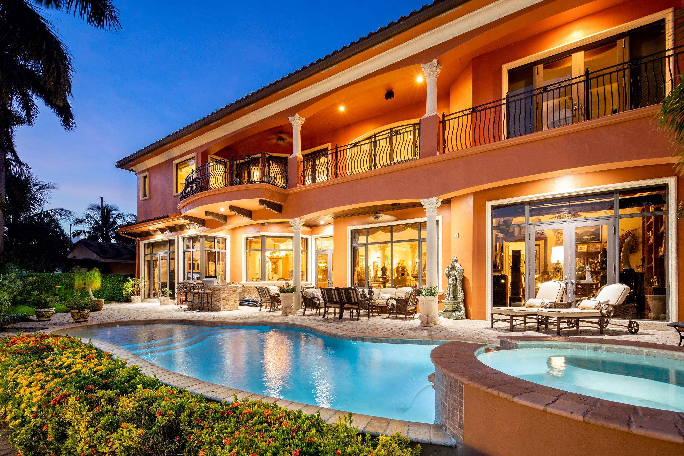 2324 Northeast 28th Street Lighthouse Point, FL 33064 - Photo 4 of 51 Twilight 3