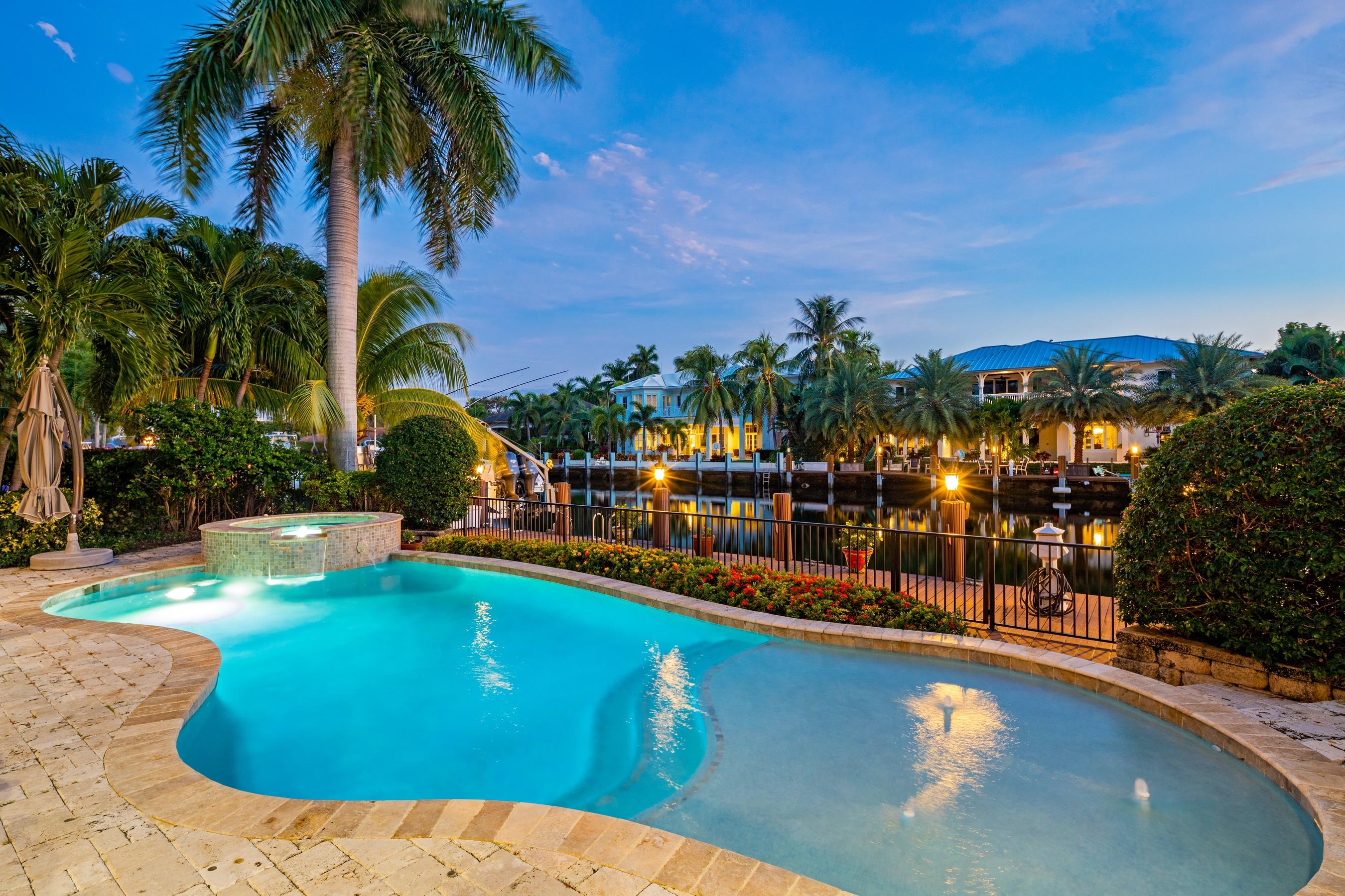 2324 Northeast 28th Street Lighthouse Point, FL 33064 - Photo 7 of 51 Twilight 4