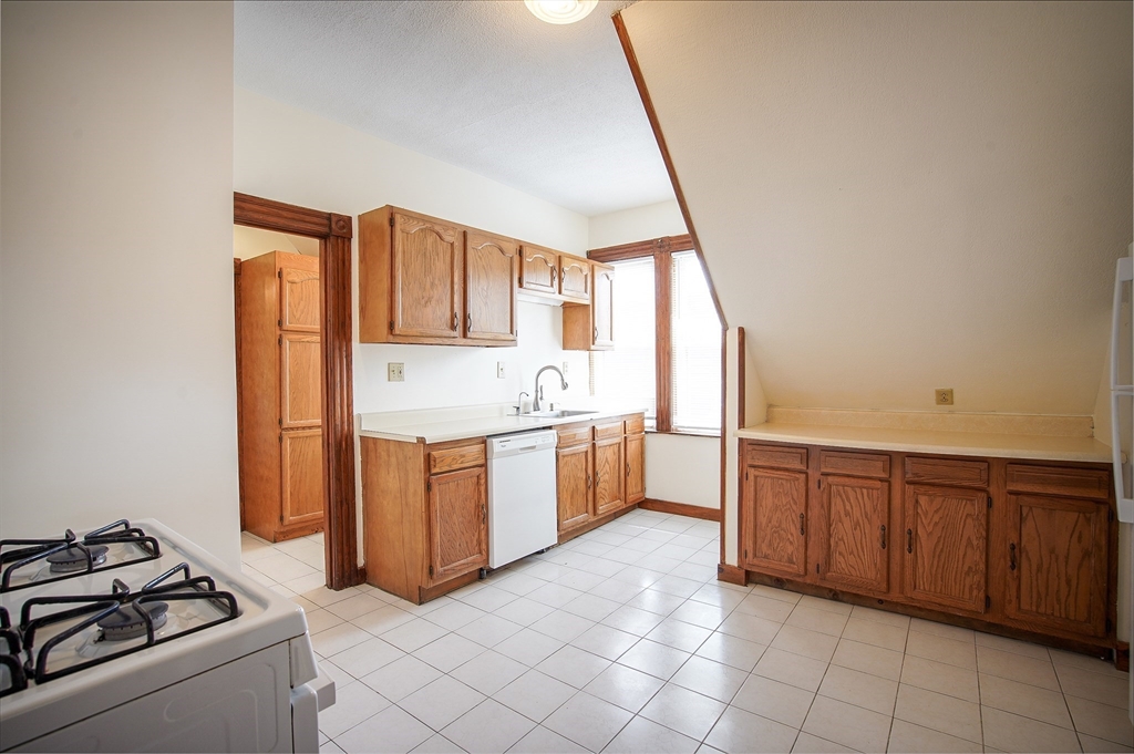 72-74 Crystal Avenue, Unit 3 Springfield, MA 01108 - Photo 2 of 19