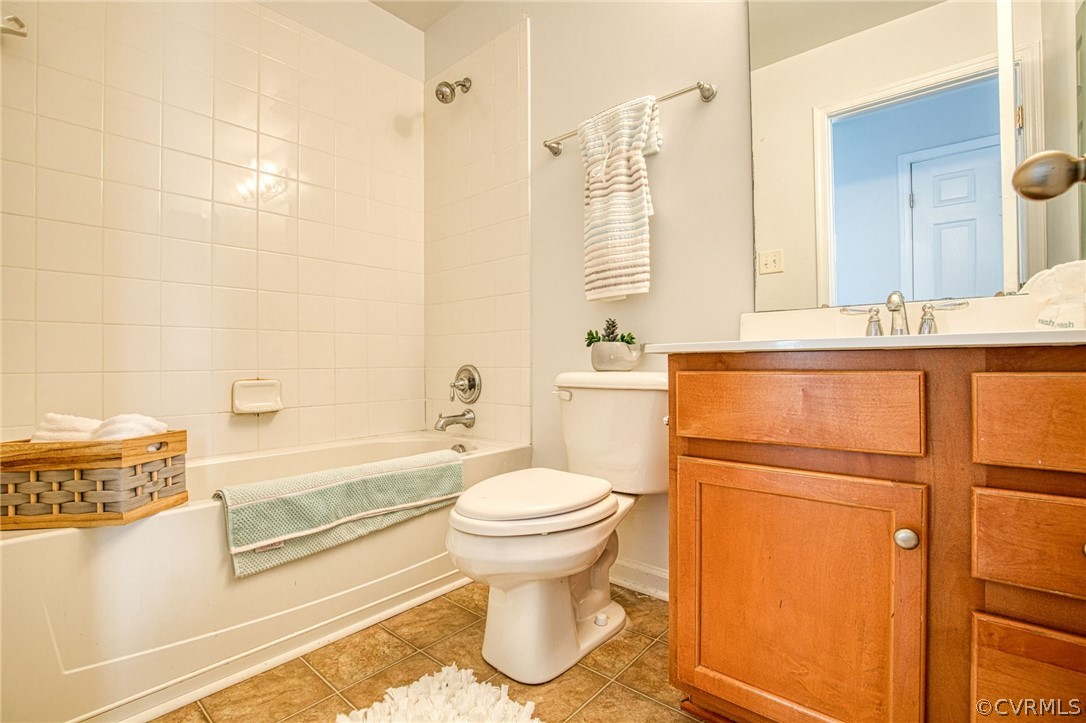 7292 Hardtack Road Mechanicsville, VA 23116 - Photo 23 of 34 a bathroom with a sink toilet and shower