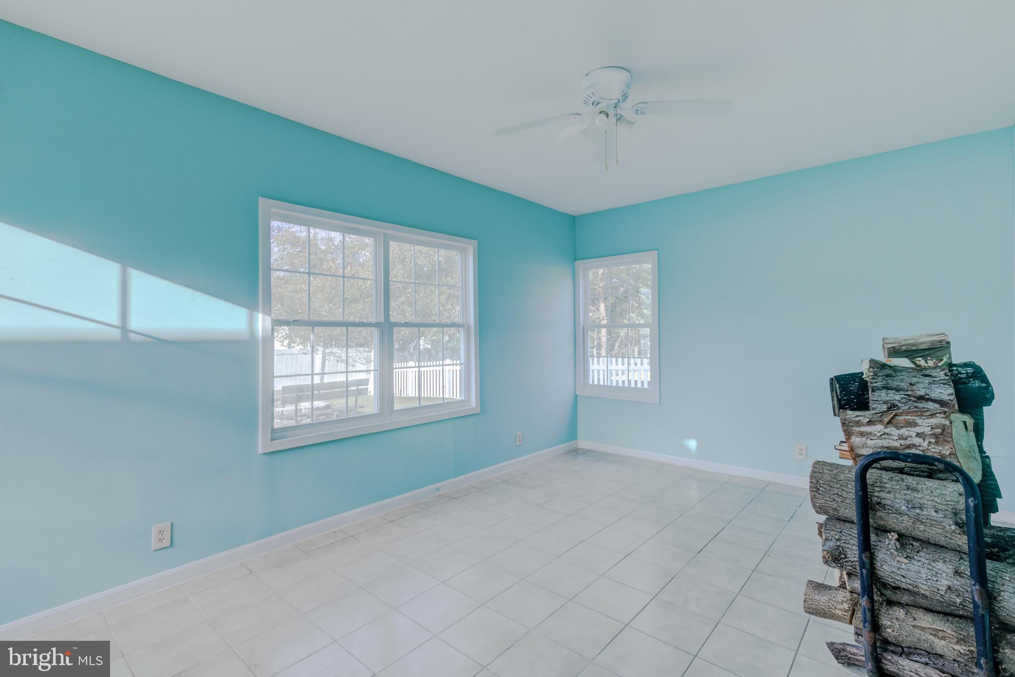 253 Choptank Road Stafford, VA 22556 - Photo 15 of 38 Cheerful and Bright area