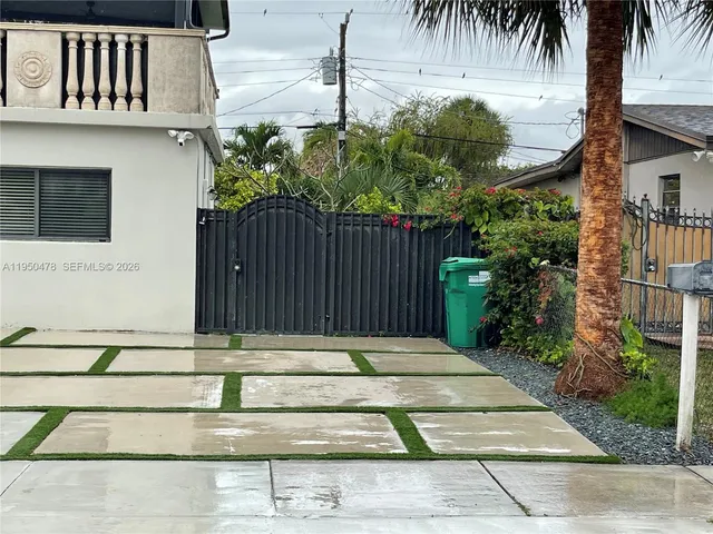 $1,700 | 2342 Southwest 128th Avenue, Unit 1, Miami, FL 33175